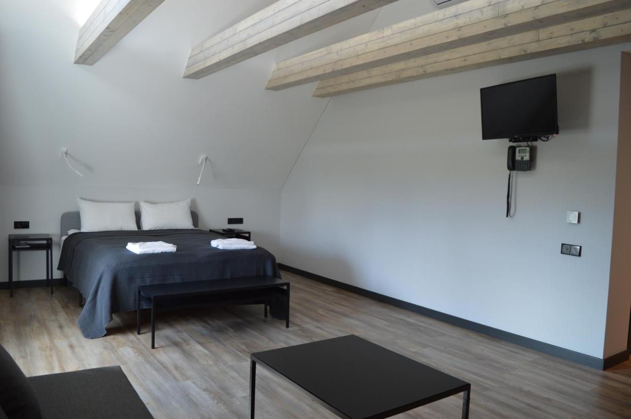 Baltas Gandras Hotel Naisiai Eksteriør billede